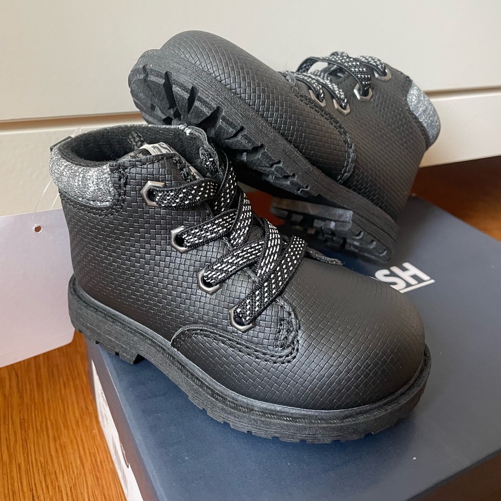 Black Oshkosh boots